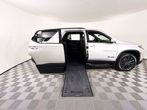 Used 2022 Chevrolet Traverse RS FWD image 27