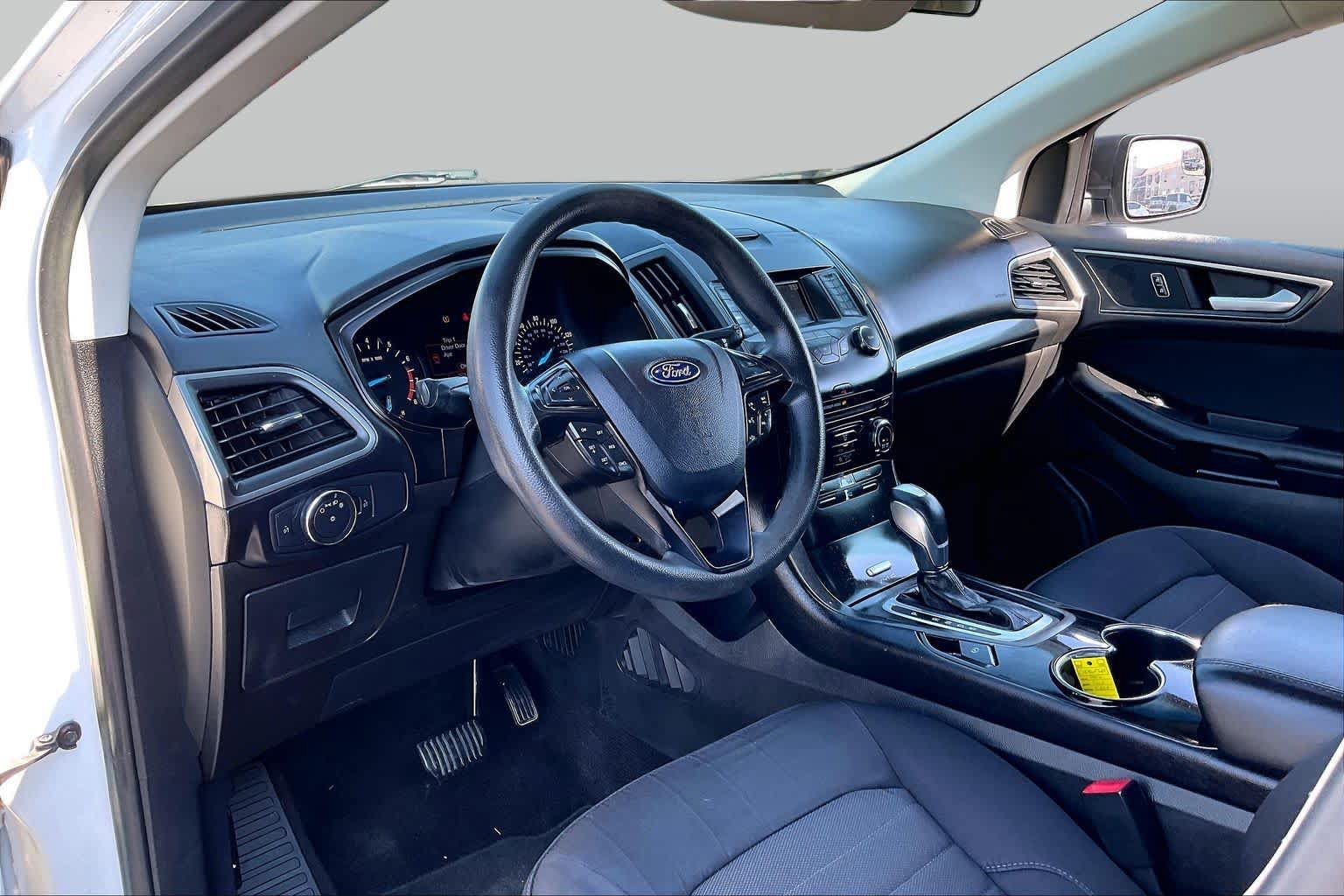 Used 2016 Ford Edge SE FWD image 16