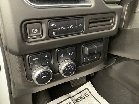 Used 2022 GMC Yukon XL SLE w/ Max Trailering Package AWD/4WD image 18