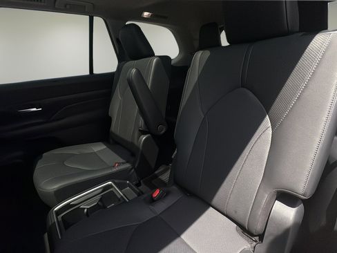 Used 2024 Toyota Grand Highlander AWD image 14