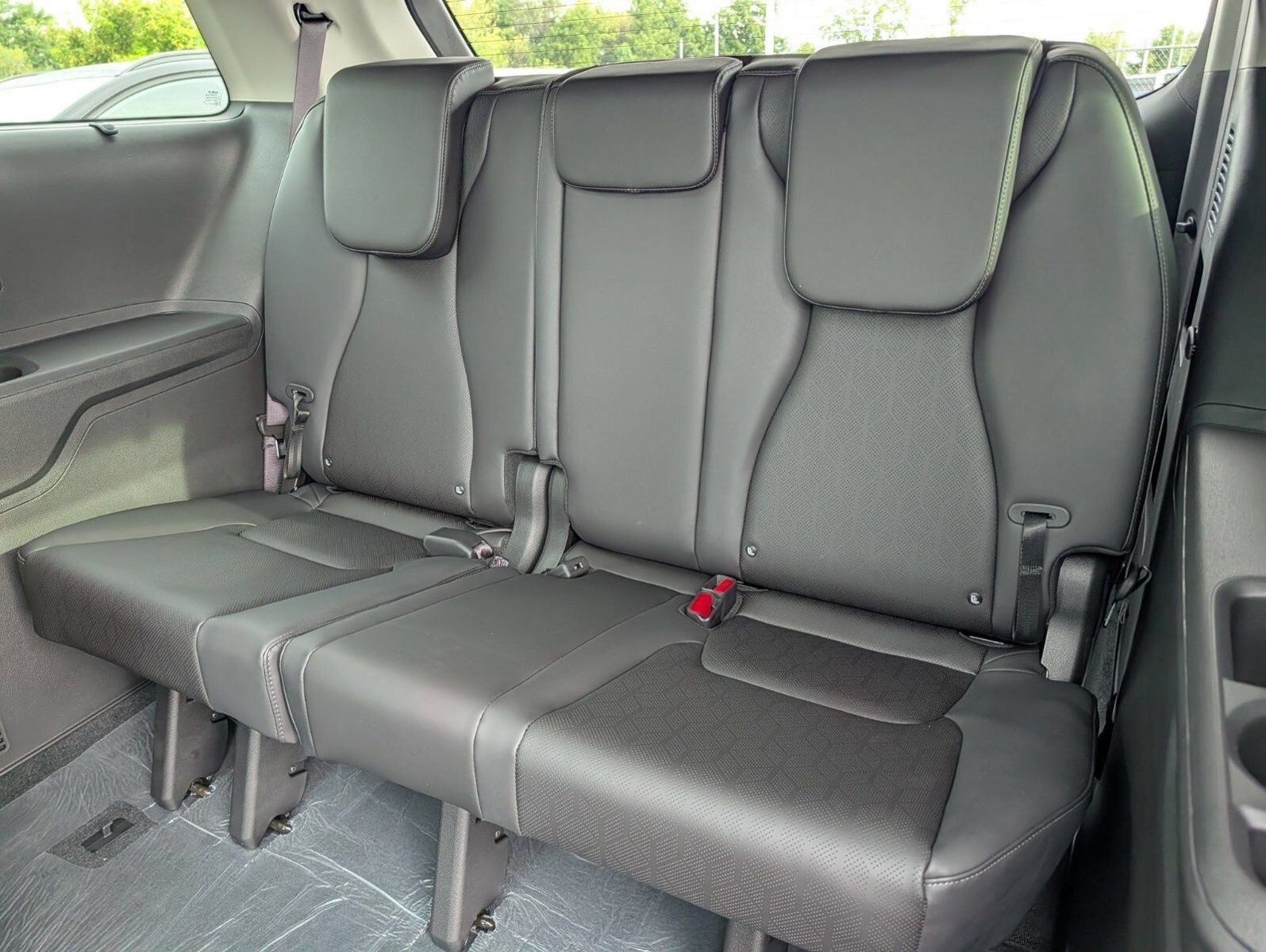 New 2027 Kia Carnival SX w/ Dark Edition Package FWD image 28