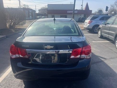 Used 2014 Chevrolet Cruze LS image 2