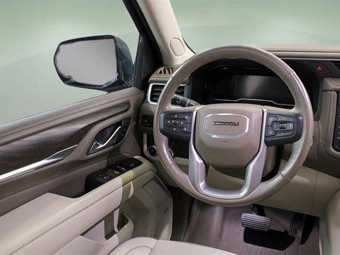 Used 2022 GMC Yukon XL Denali image 14