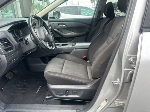 Used 2025 Nissan Rogue SV FWD image 18