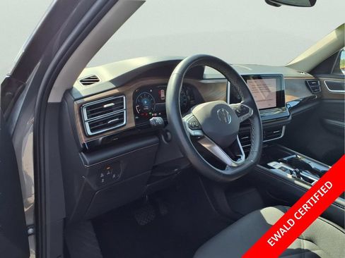 Used 2024 Volkswagen Atlas SE AWD/4WD image 8
