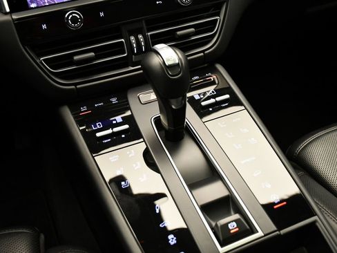 Used 2024 Porsche Macan S image 33
