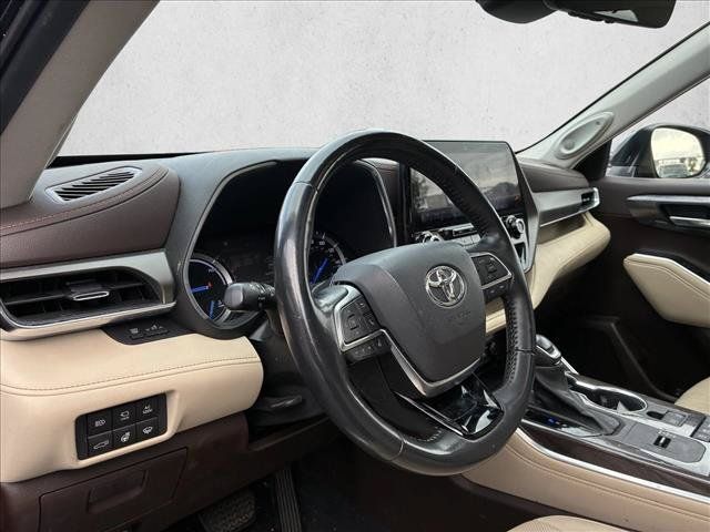 Used 2021 Toyota Highlander Limited AWD/4WD image 9