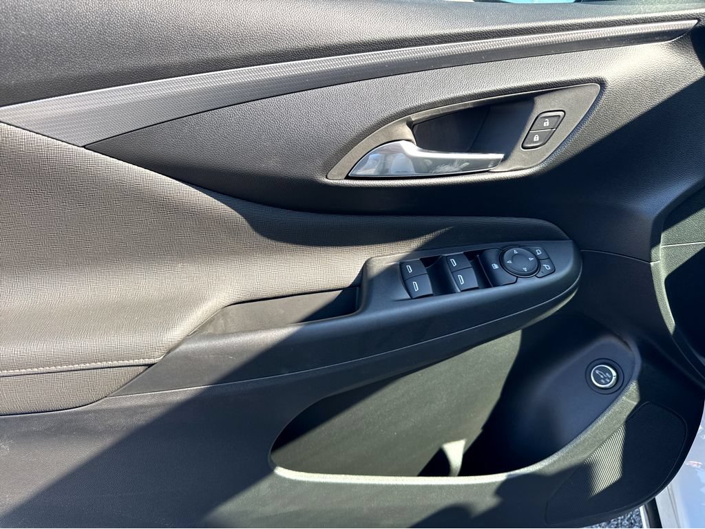 New 2026 Buick Envista Sport Touring FWD image 9
