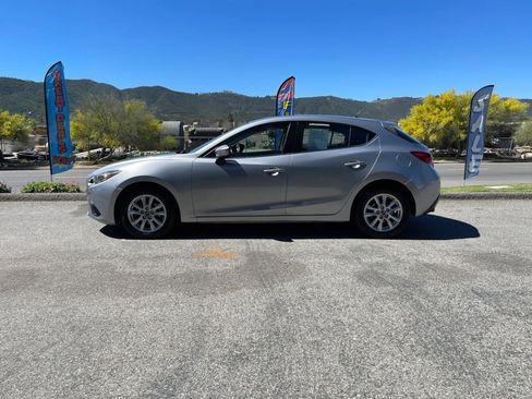 Used 2014 MAZDA MAZDA3 i Touring image 8
