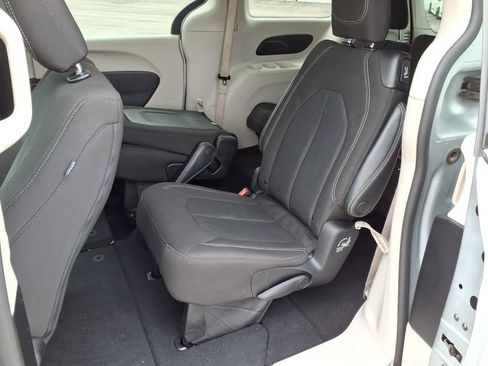 Used 2023 Chrysler Voyager LX FWD image 23