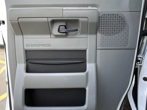 Used 2009 Ford E-350 and Econoline 350 XLT image 30
