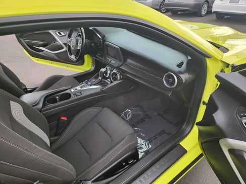 Used 2020 Chevrolet Camaro LT w/ RS Package image 12