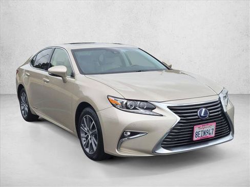 Used 2018 Lexus ES 300h w/ Navigation Package FWD image 3