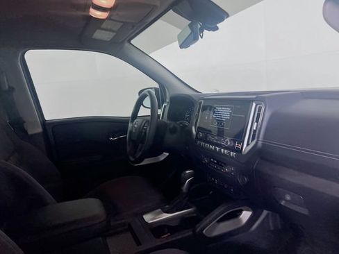 Used 2025 Nissan Frontier SV w/ SV Convenience Package RWD image 9