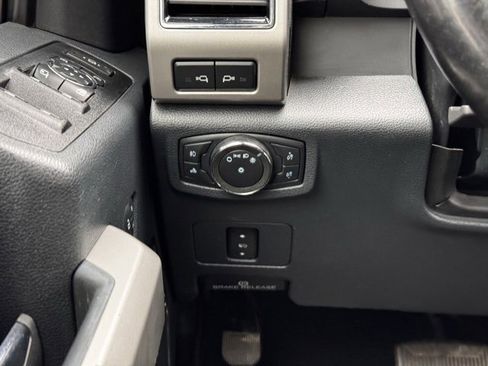 Used 2022 Ford F350 Lariat w/ Chrome Package image 33