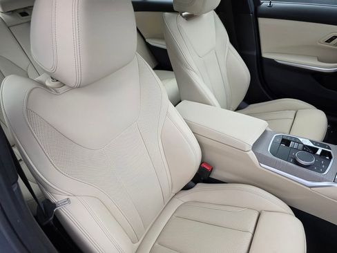 Used 2025 BMW 330i Sedan w/ Convenience Package image 29