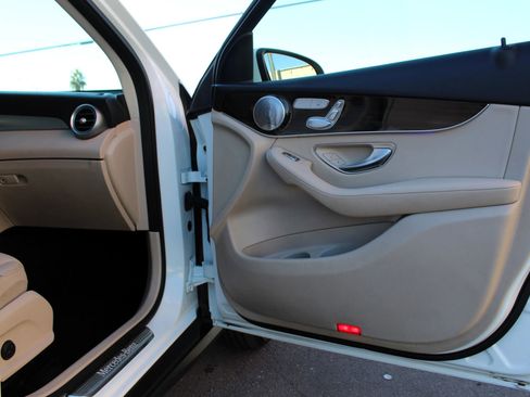 Used 2020 Mercedes-Benz GLC 300 image 10