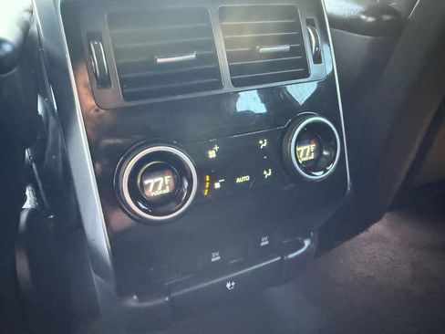 Used 2018 Land Rover Range Rover Sport HSE image 32
