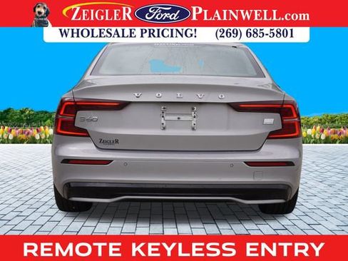 Used 2023 Volvo S60 T8 Plus image 4