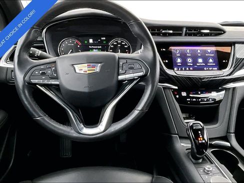 Used 2025 Cadillac XT6 Premium Luxury image 8