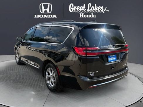 Used 2023 Chrysler Pacifica Limited FWD image 4