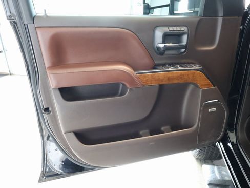 Used 2016 Chevrolet Silverado 2500 High Country w/ Duramax Plus Package image 11