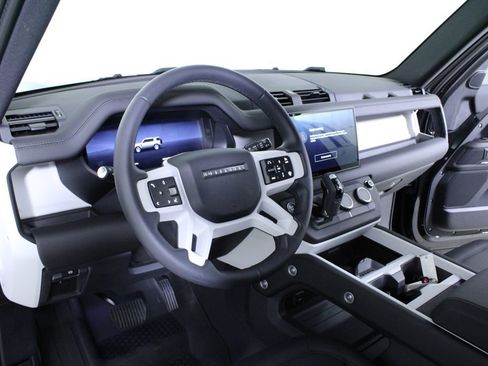 Used 2025 Land Rover Defender 110 S image 19