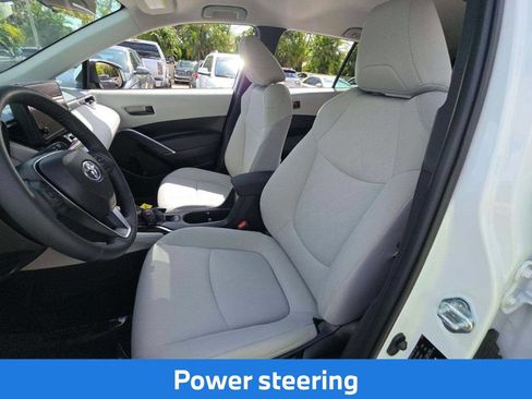 Used 2024 Toyota Corolla Cross LE FWD image 5
