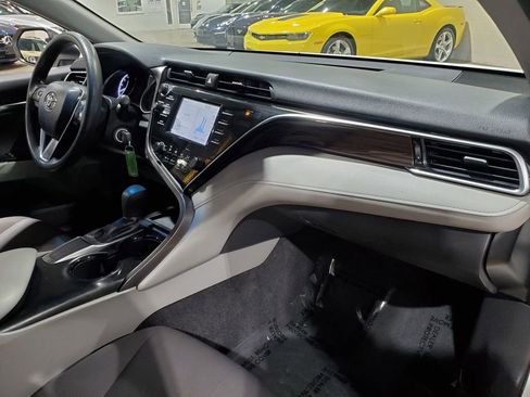 Used 2018 Toyota Camry LE image 14