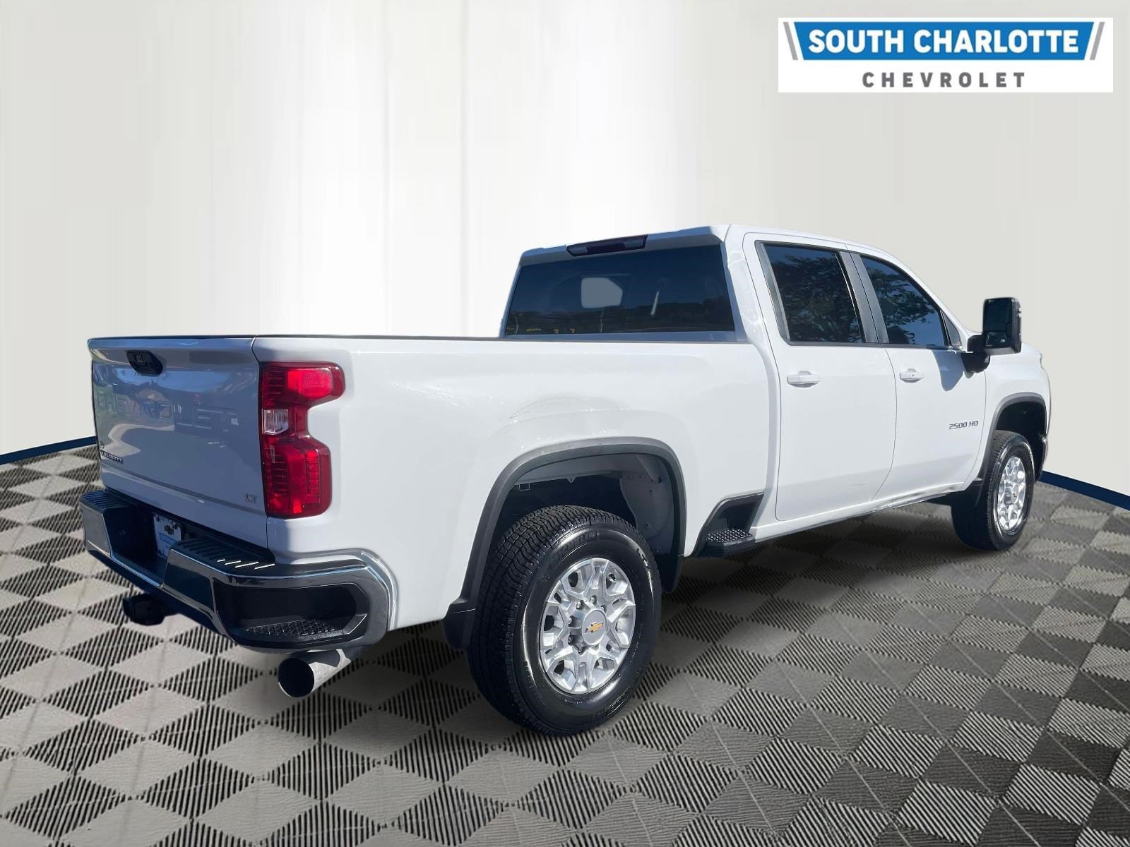 Used 2024 Chevrolet Silverado 2500 LT w/ Z71 Off-Road Package AWD/4WD image 4