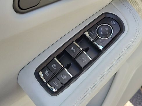 New 2026 Porsche Macan image 26