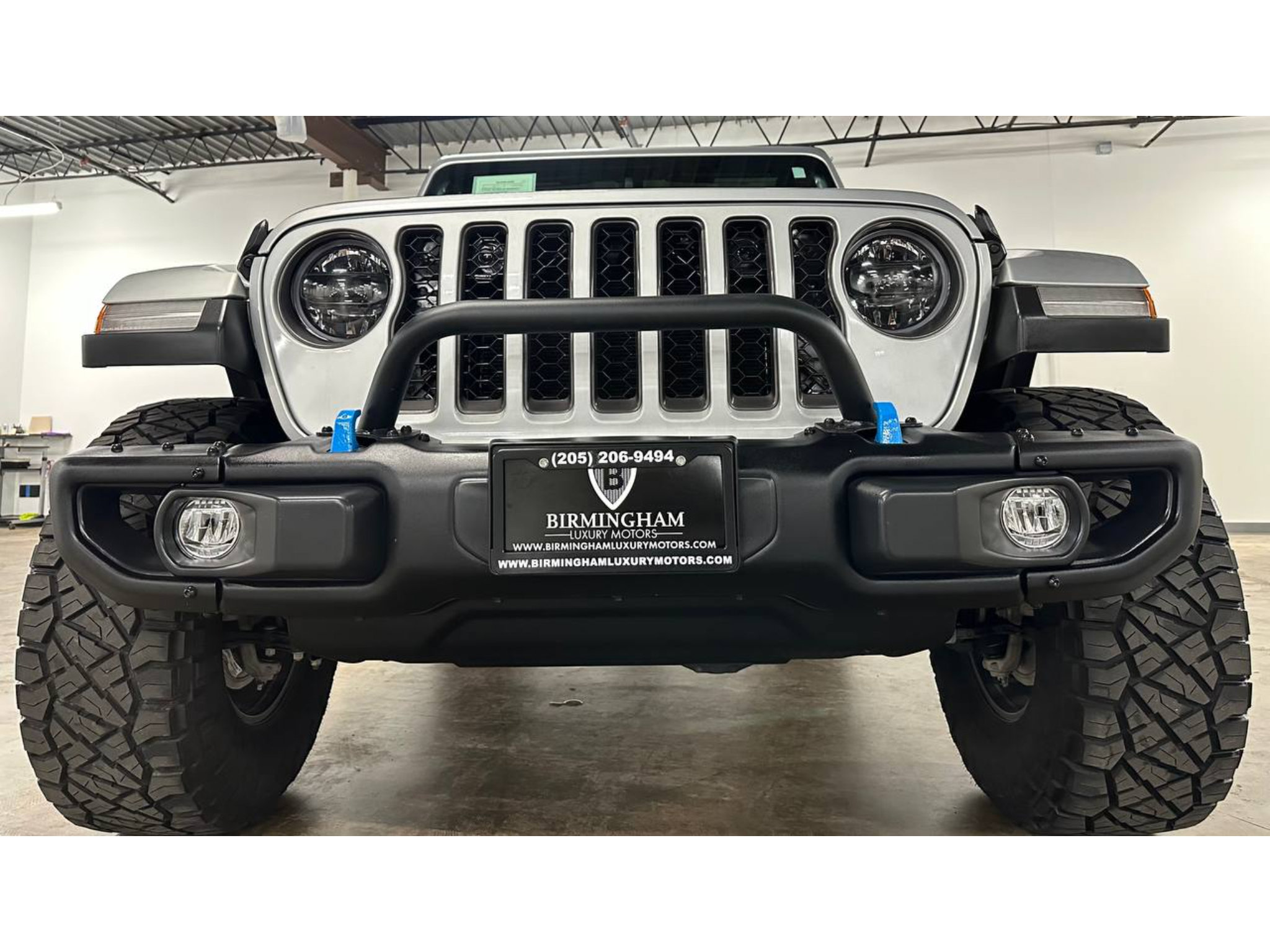 Used 2023 Jeep Wrangler Unlimited Rubicon 4xe w/ Steel Bumper Group AWD/4WD image 3