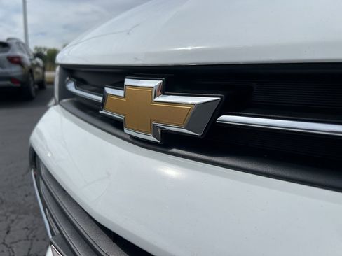 Used 2022 Chevrolet Trax LT w/ LT Convenience Package image 11