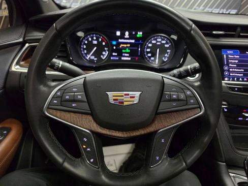 Used 2020 Cadillac XT5 Premium Luxury FWD image 17