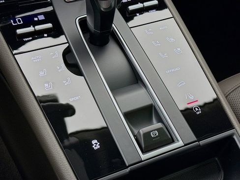 New 2026 Porsche Macan image 22