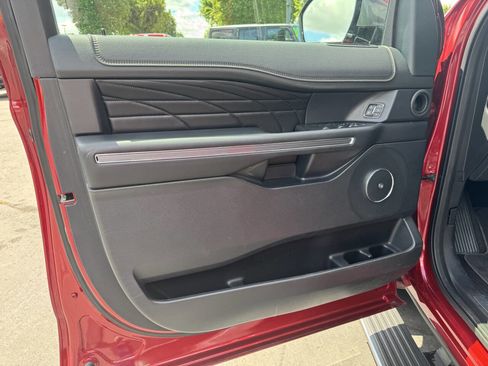 Used 2019 Ford Expedition Platinum image 32