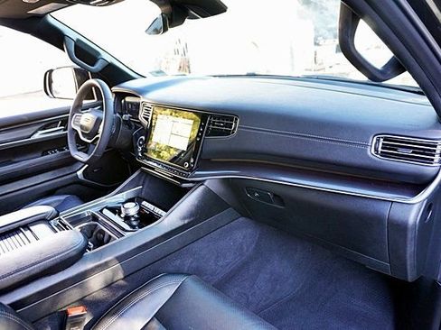 Used 2023 Jeep Wagoneer 2WD image 15