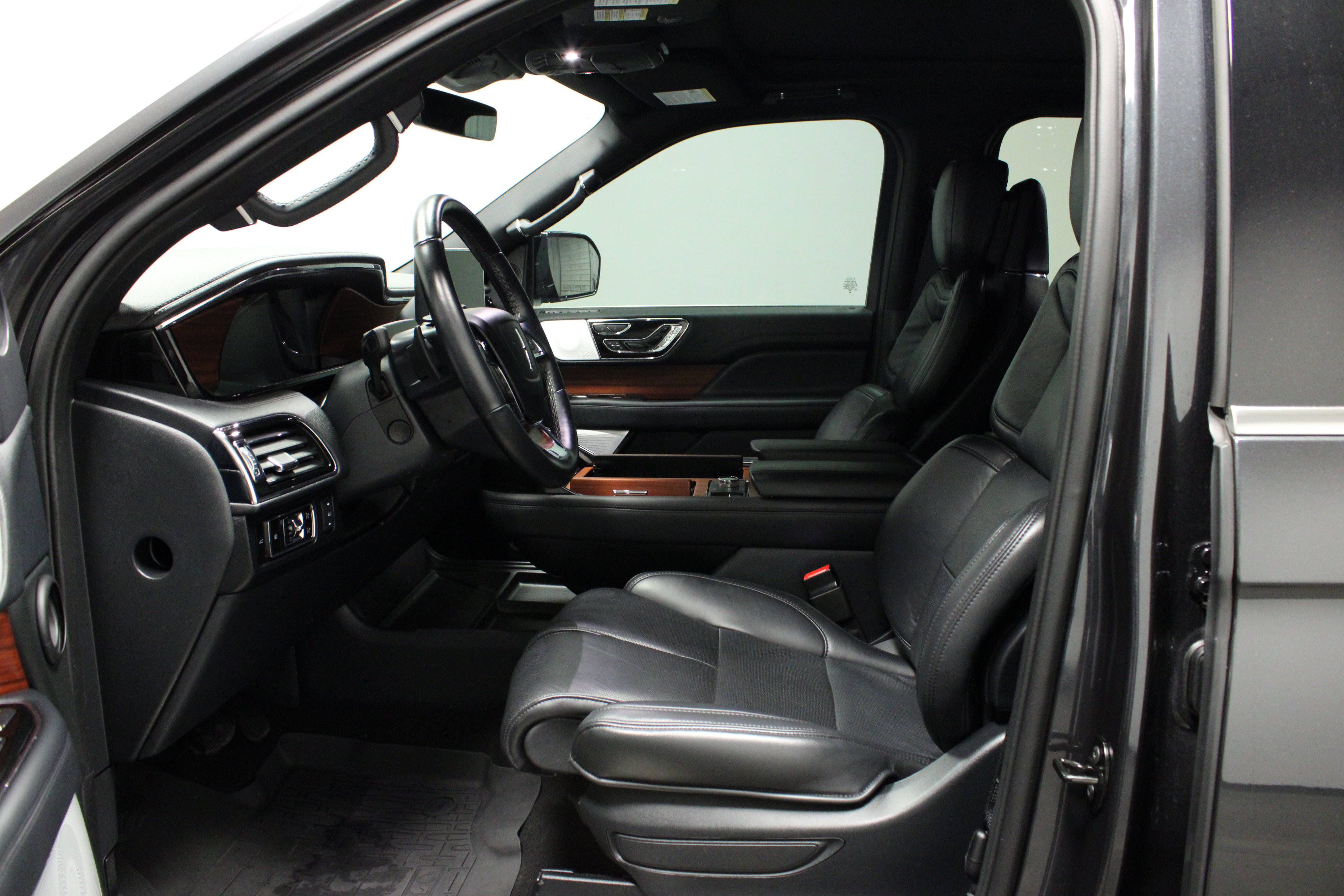 Used 2024 Lincoln Navigator Reserve AWD/4WD image 21