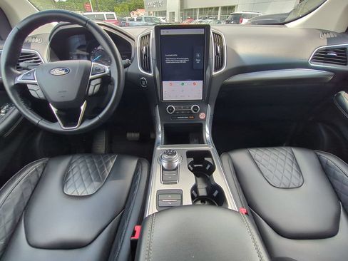 Certified 2024 Ford Edge Titanium AWD/4WD image 17