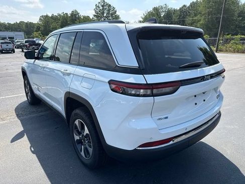 Used 2022 Jeep Grand Cherokee Limited 4xe w/ Luxury Tech Group II AWD/4WD image 3