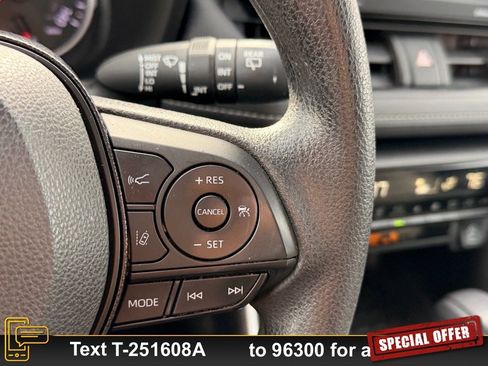 Used 2020 Toyota RAV4 XLE image 18