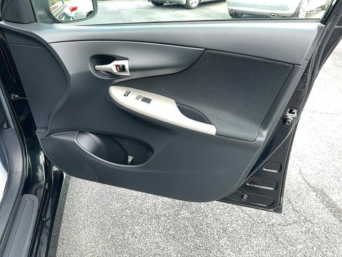 Used 2012 Toyota Corolla S image 18