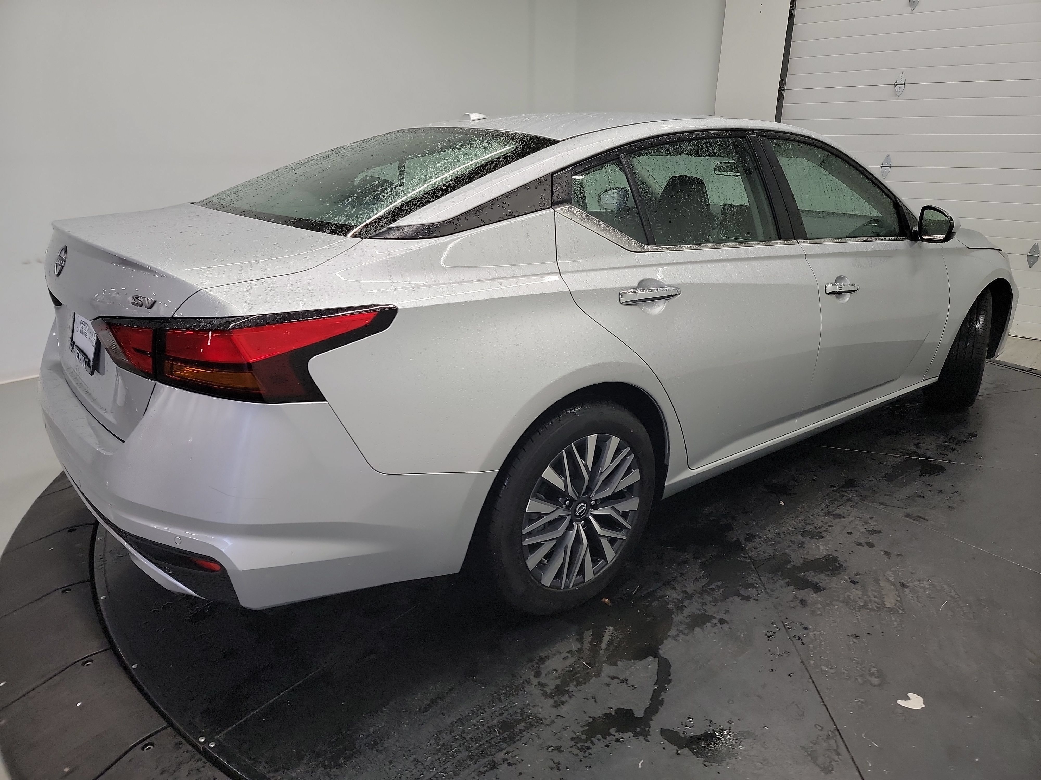 Used 2023 Nissan Altima 2.5 SV w/ SV Premium Package FWD image 9
