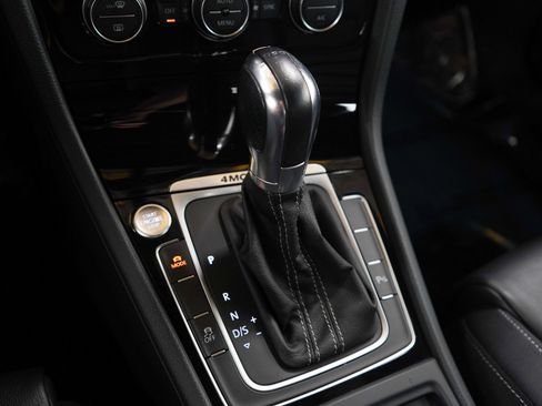 Used 2015 Volkswagen Golf R 4-Door image 23