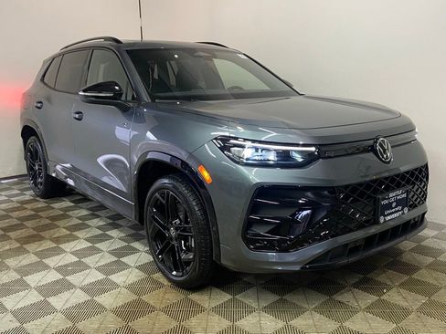 New 2026 Volkswagen Tiguan SE R-Line AWD/4WD image 1