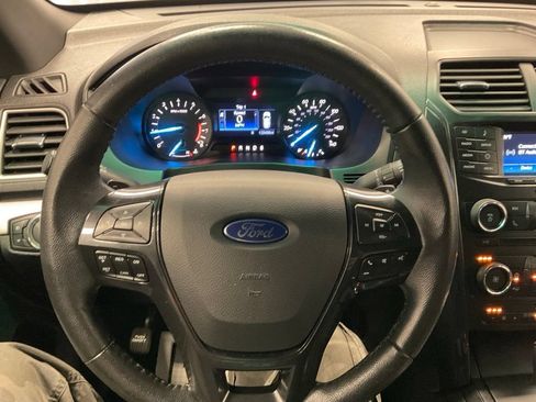 Used 2017 Ford Explorer XLT AWD/4WD image 13