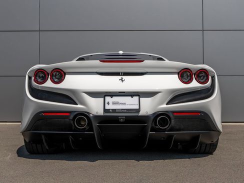 Certified 2022 Ferrari F8 Tributo RWD image 8