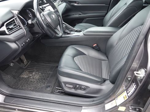Used 2019 Toyota Camry L image 13