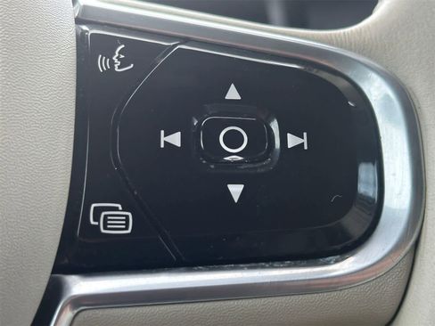 Used 2017 Volvo S90 T5 Momentum w/ Vision Package image 27