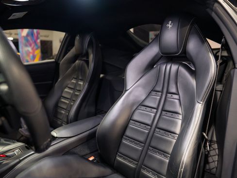 Used 2018 Ferrari 812 Superfast RWD image 35